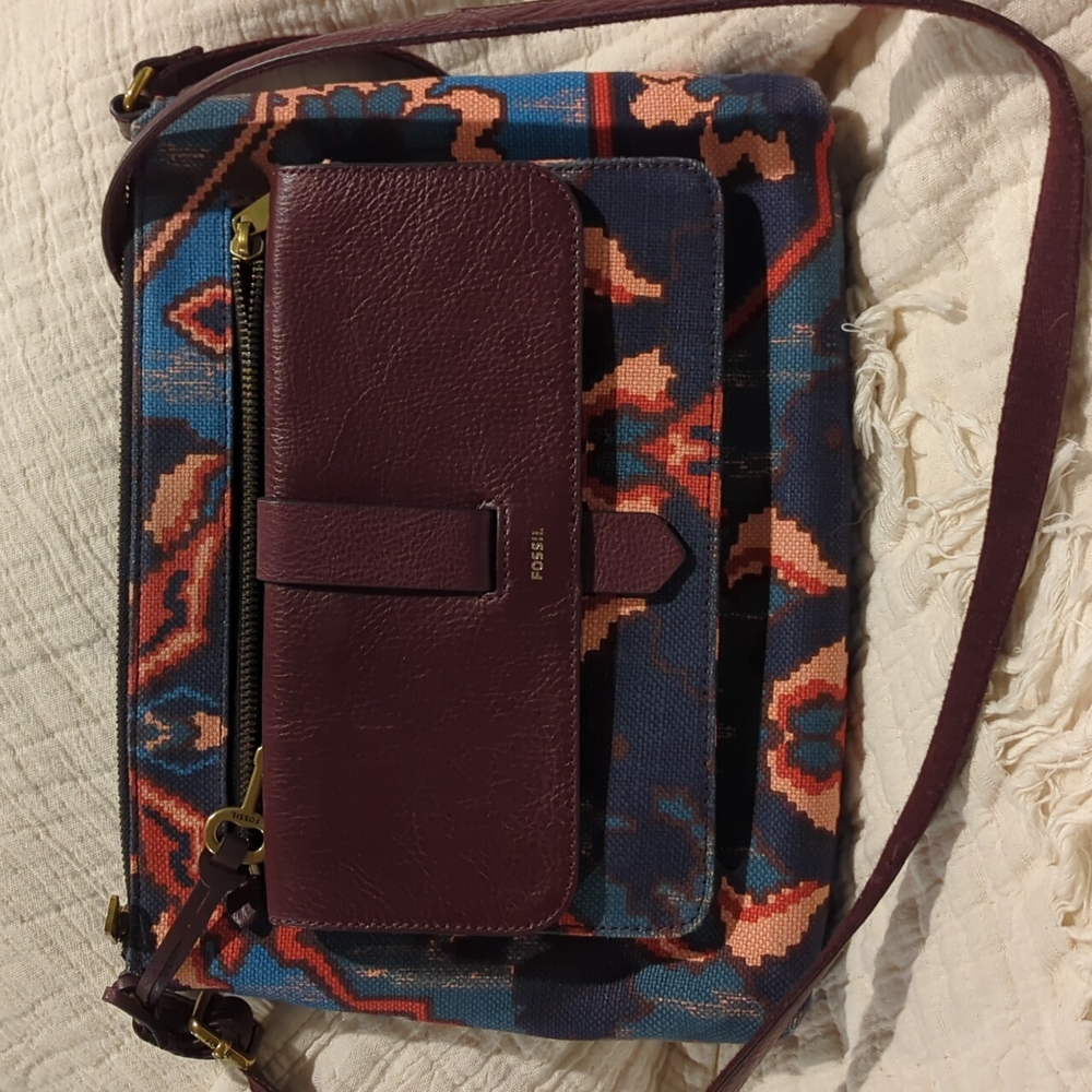 Beautiful  fossil adjustable crossbody perfect no flaws